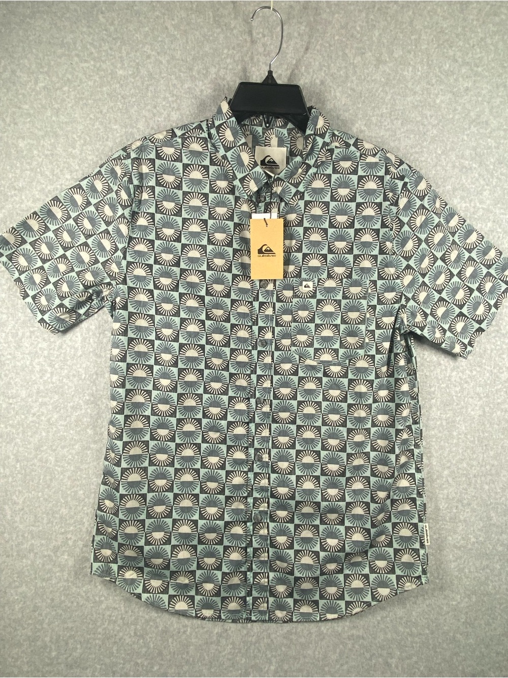 Quicksilver shirt Men’s Size S/P Blue/White Geometric Short Sleeve Casual NWT